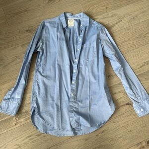 Boyfriend button up from Aritzia in size small
